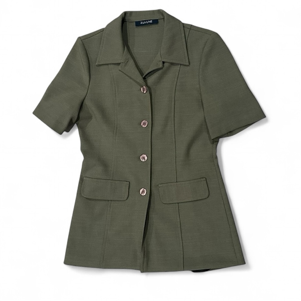 À La Une Short Sleeve Blazer Top in Green
